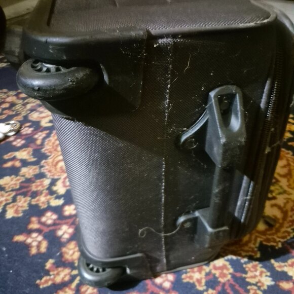 Nautica Suitcase - Picture 9 of 10